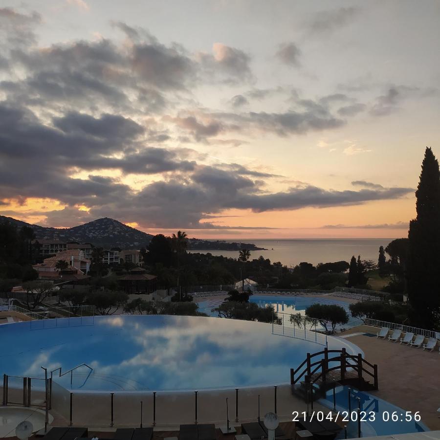 Studio 4P Vue Mer Calme Cap Esterel Сен-Рафаель Екстер'єр фото